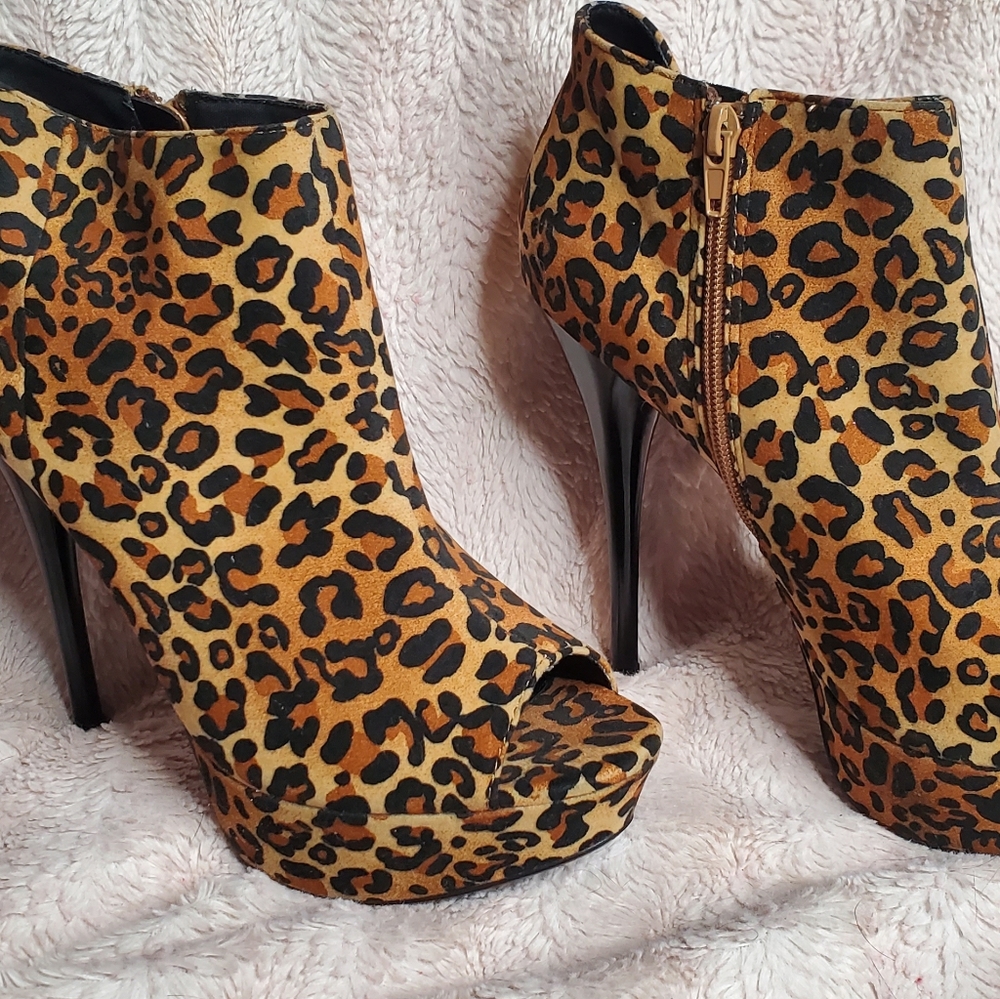 Leopard Peep-toe Platform Heels